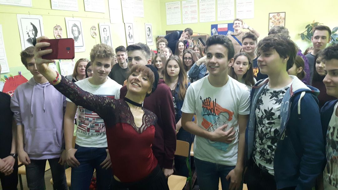 ...dzieło stworzone z obrazu i dźwięku.