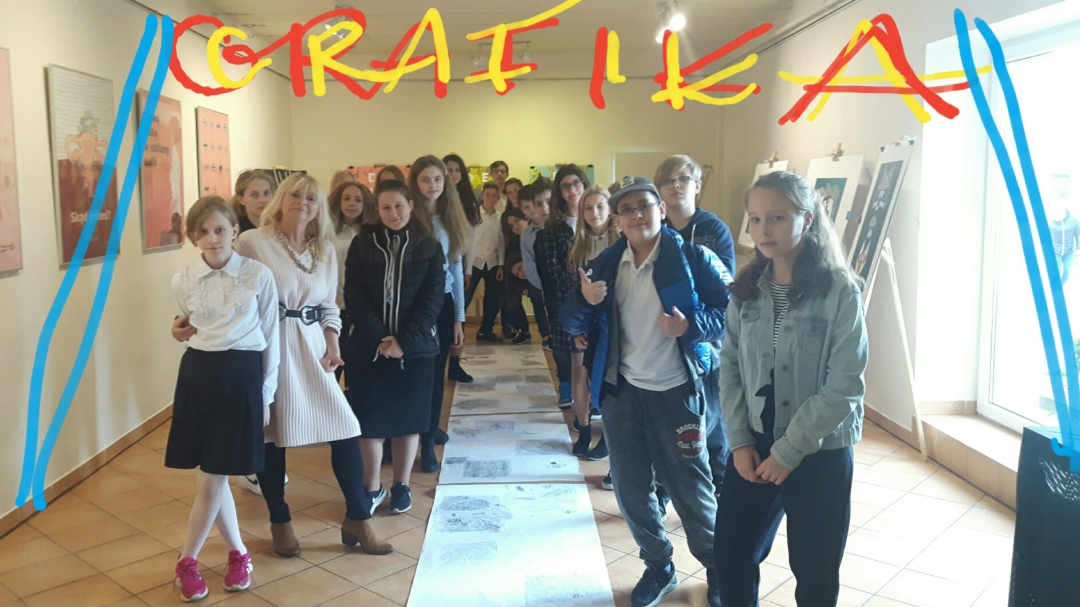 ... uczestniczyła w wernisażu artystki...